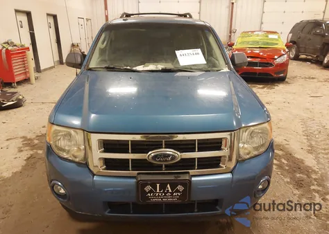 2009 Ford Escape Xlt z USA, uszkodzony, nr VIN 1FMCU93G29KA38129